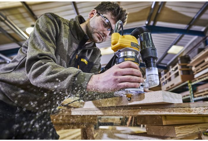 Фрезер мережевий DeWALT D26200