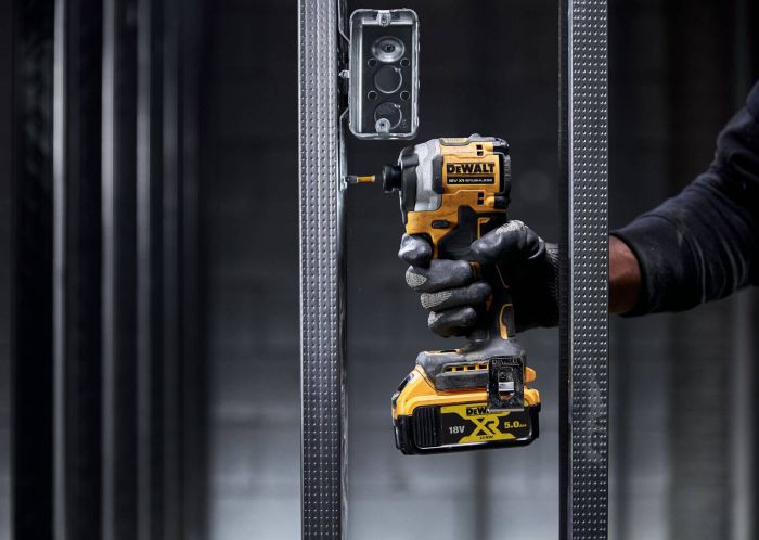 Шурупокрут ударний акумуляторний безщітковий DeWALT DCF850P2T