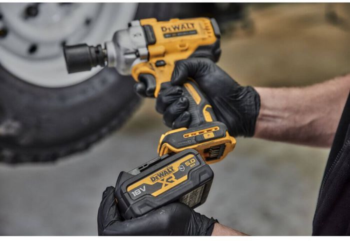 Гайкокрут ударний акумуляторний безщітковий DeWALT DCF891NT