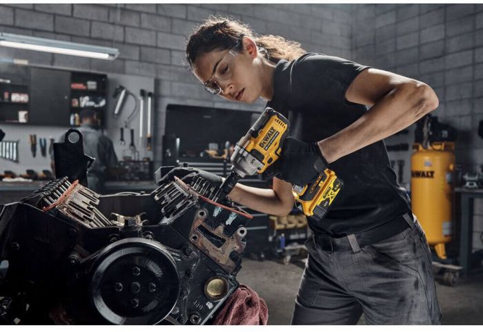 Гайкокрут ударний акумуляторний безщітковий DeWALT DCF892NT