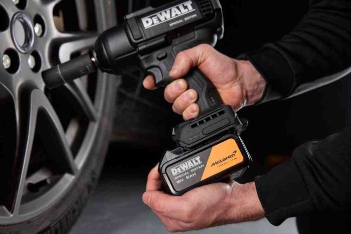 Гайкокрут ударний акумуляторний безщітковий McLaren F1 TEAM SPECIAL EDITION DeWALT DCF99MP2T