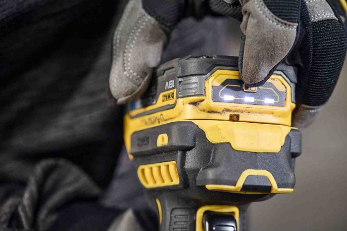 Шліфмашина кутова - болгарка акумуляторна безщіткова DeWALT DCG404S2T