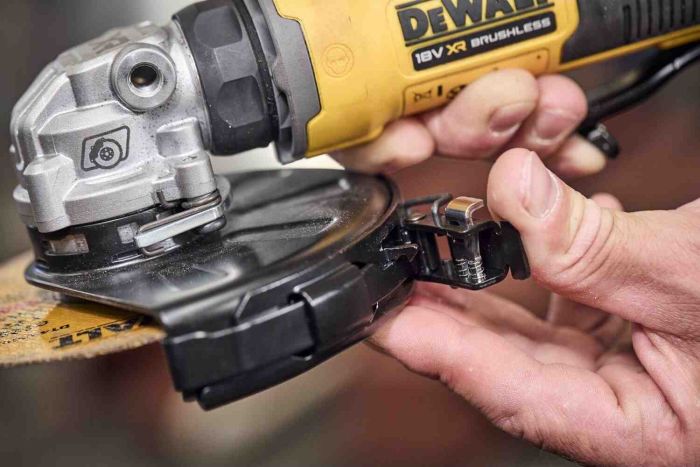 Шліфмашина кутова - болгарка акумуляторна безщіткова DeWALT DCG404S2T