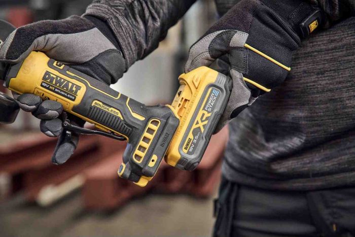 Шліфмашина кутова - болгарка акумуляторна безщіткова DeWALT DCG404S2T