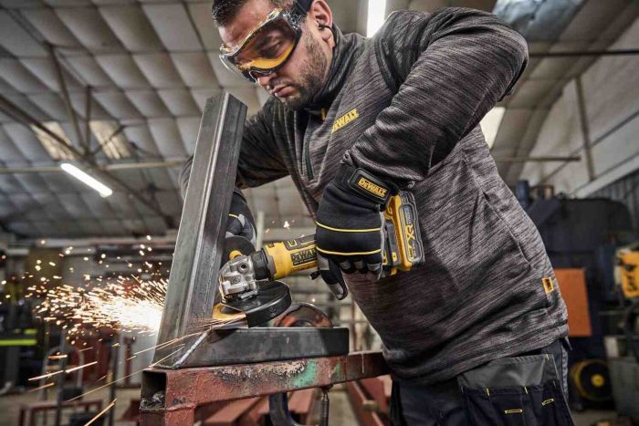 Шліфмашина кутова - болгарка акумуляторна безщіткова DeWALT DCG404S2T