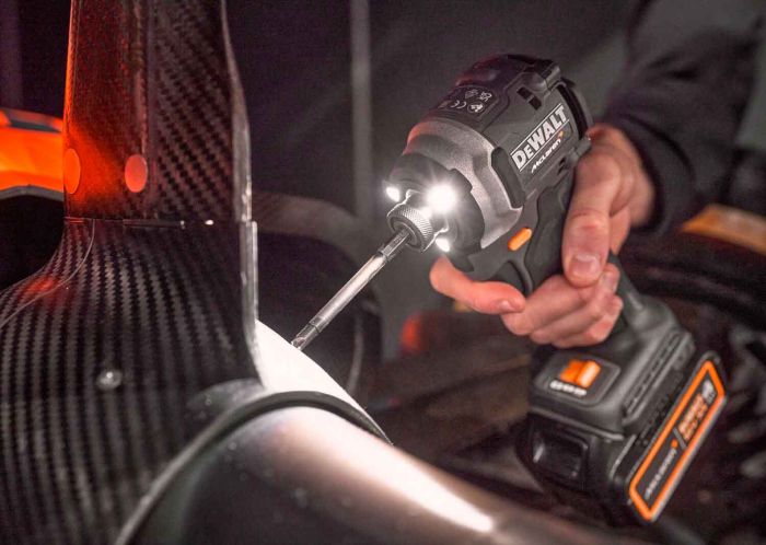 Набір з двох інструментів акумуляторних безщіткових McLaren F1 TEAM LIMITED EDITION DeWALT DCK200MM2T