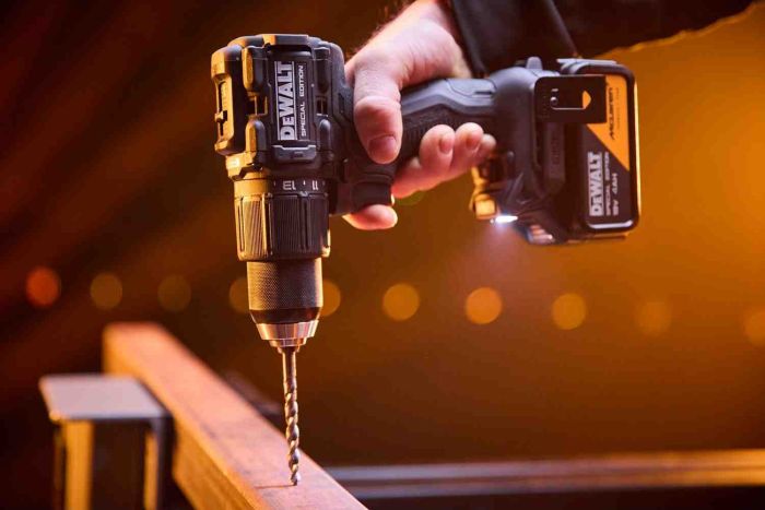 Набір з двох інструментів акумуляторних безщіткових McLaren F1 TEAM SPECIAL EDITION DeWALT DCK2222MM2T