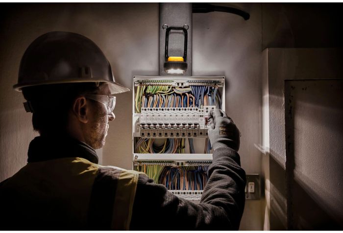 Ліхтар світлодіодний акумуляторний DeWALT DCL182