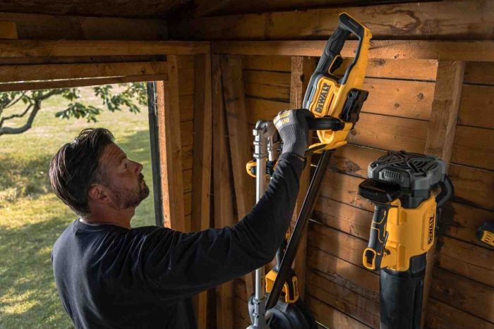 Кущоріз акумуляторний DeWALT DCMHT564P1