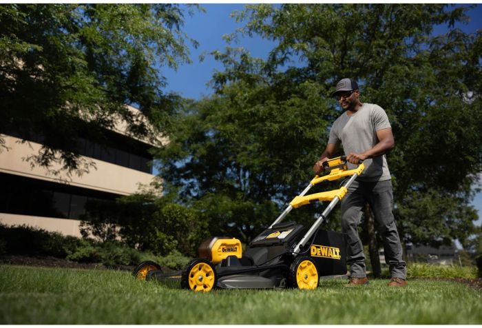 Газонокосарка акумуляторна самохідна безщіткова DeWALT DCMWSP550N