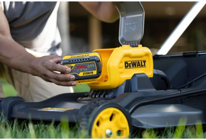 Газонокосарка акумуляторна самохідна безщіткова DeWALT DCMWSP550N