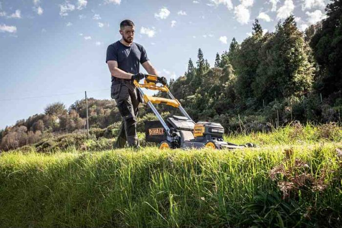 Газонокосарка акумуляторна самохідна безщіткова DeWALT DCMWSP660N