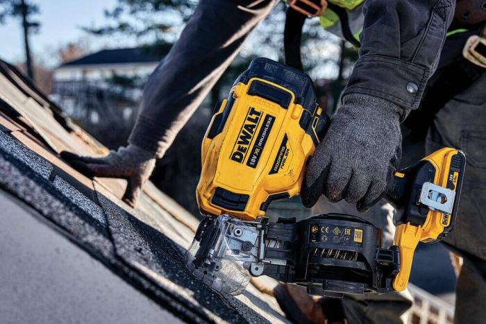 Пістолет цвяхозабивний акумуляторний безщітковий DeWALT DCN45RND2