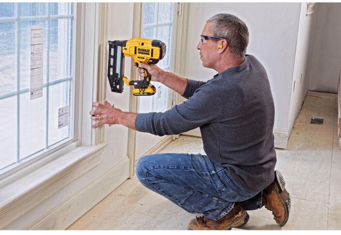 Пістолет цвяхозабивний акумуляторний безщітковий DeWALT DCN662N