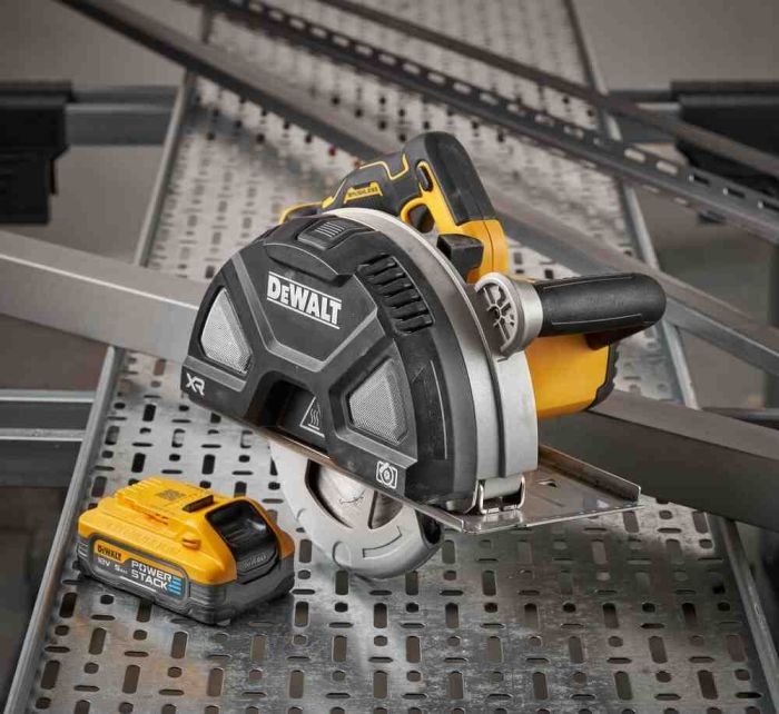 Пилка дискова по металу акумуляторна DeWALT DCS383H2