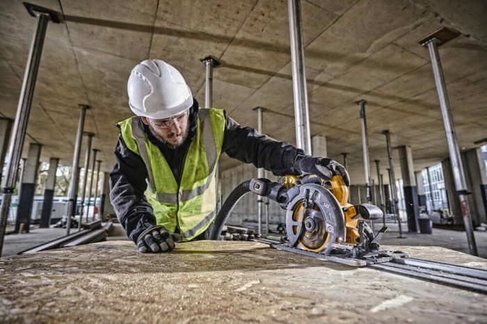 Пила дискова акумуляторна DeWALT DCS579NT