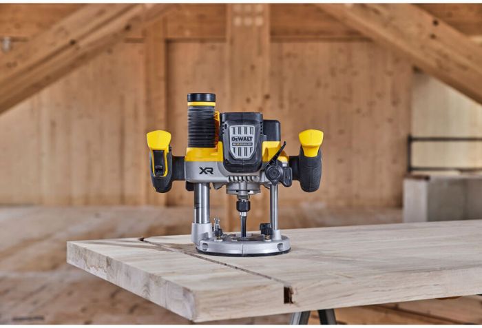 Фрезер акумуляторний безщітковий DeWALT DCW620NT