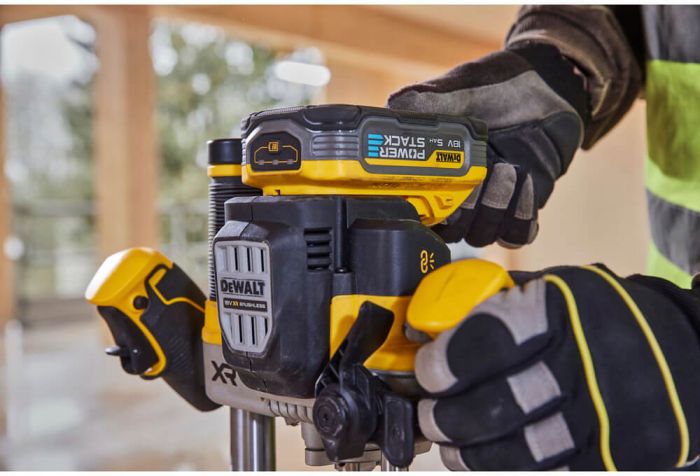 Фрезер акумуляторний безщітковий DeWALT DCW620NT