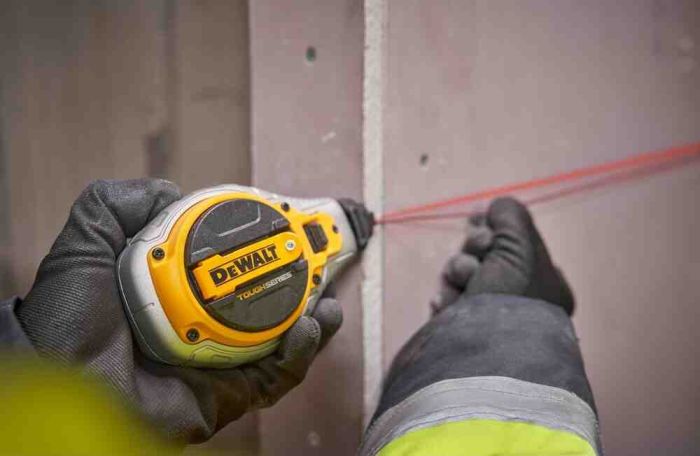 Шнур розмічальний довжиною 30 м в комплекті з крейдяним порошком DeWALT DWHT48335RC-0