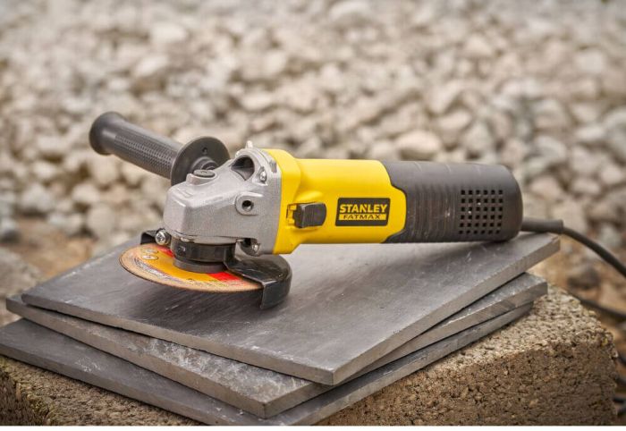 Шліфмашина кутова - болгарка мережева STANLEY FATMAX FMEG225VS