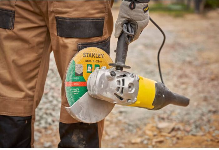 Шліфмашина кутова - болгарка мережева STANLEY FATMAX FMEG232