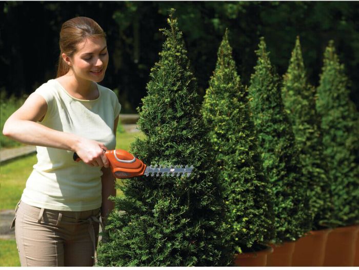 Кущоріз-ножиці акумуляторні BLACK+DECKER GSL700