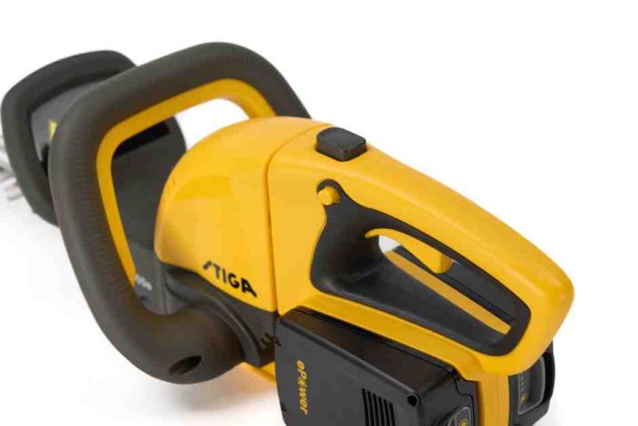 Кущоріз акумуляторний STIGA HT300eKit