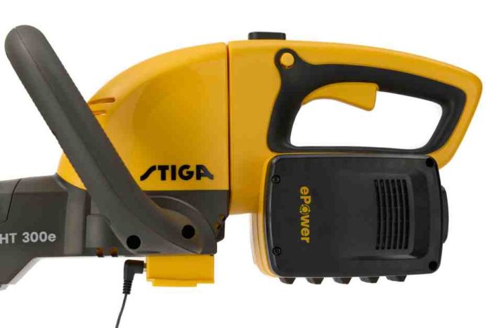 Кущоріз акумуляторний STIGA HT300eKit