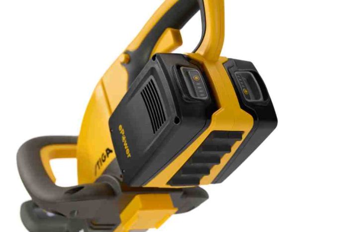 Кущоріз акумуляторний STIGA HT300eKit