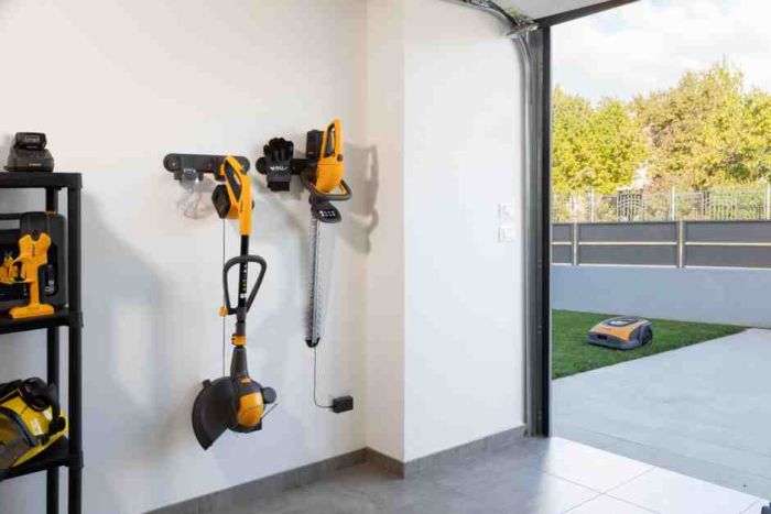 Кущоріз акумуляторний STIGA HT300eKit