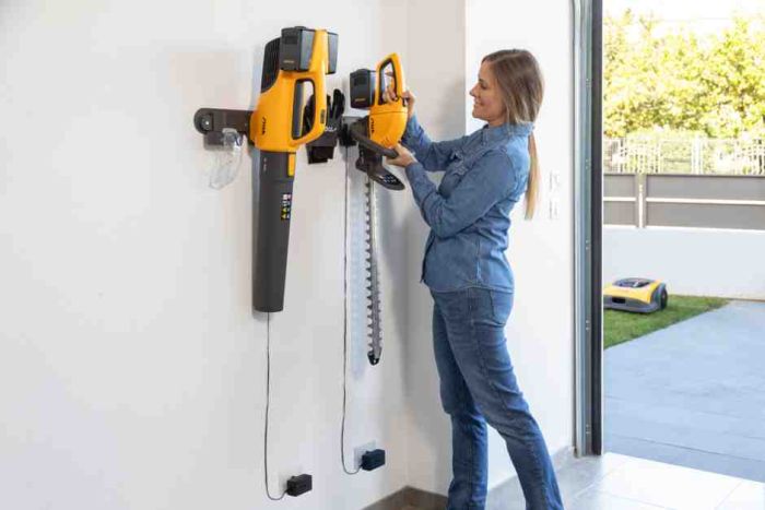 Кущоріз акумуляторний STIGA HT300eKit