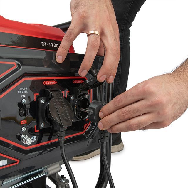 Генератор бензиновый 2,8/3 кВт, 220 В, 15 л, ручной старт, медная обмотка, STORM INTERTOOL DT-1130