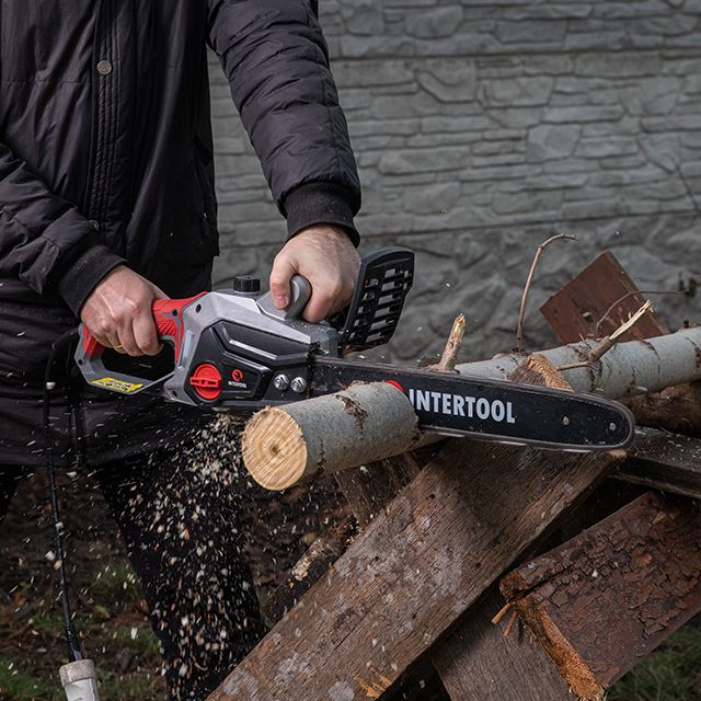 Пила цепная электрическая 1600 Вт, шина 40 см, боковой двигатель INTERTOOL DT-2200