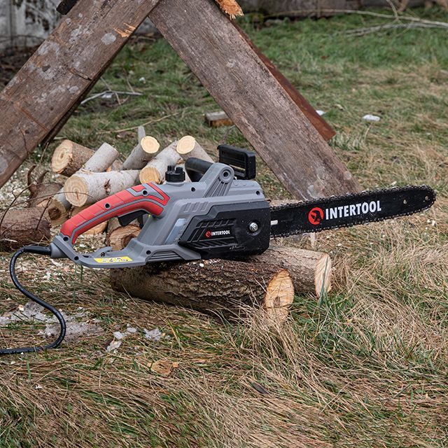 Пила цепная электрическая 2400 Вт, шина 40 см, боковой двигатель INTERTOOL DT-2201