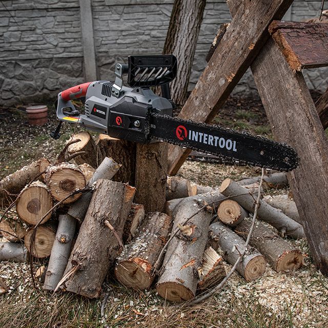 Пила цепная электрическая 2400 Вт, шина 40 см, плавный пуск, прямой двигатель INTERTOOL DT-2204