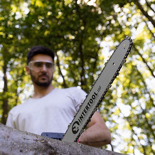 Пила цепная электрическая 2400 Вт, шина 40 см, SDS-система натяжки цепи, прямой двигатель INTERTOOL DT-2206