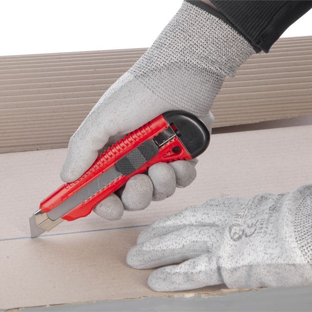 Нож сегментный 18мм, металическая направляющяя INTERTOOL HT-0501