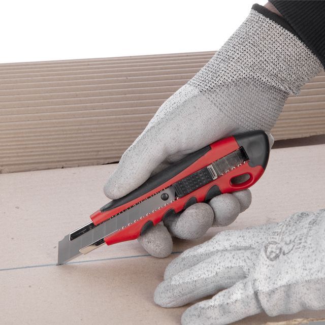 Нож сегментный 18 мм, металлическая направляющая, противоскользящий корпус, дробилка INTERTOOL HT-0506