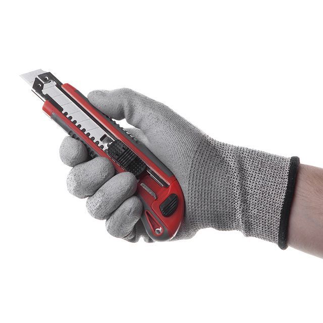 Нож сегментный с 3-мя лезвиями 18 мм, металлическая направляющая, противоскользящий корпус INTERTOOL HT-0508