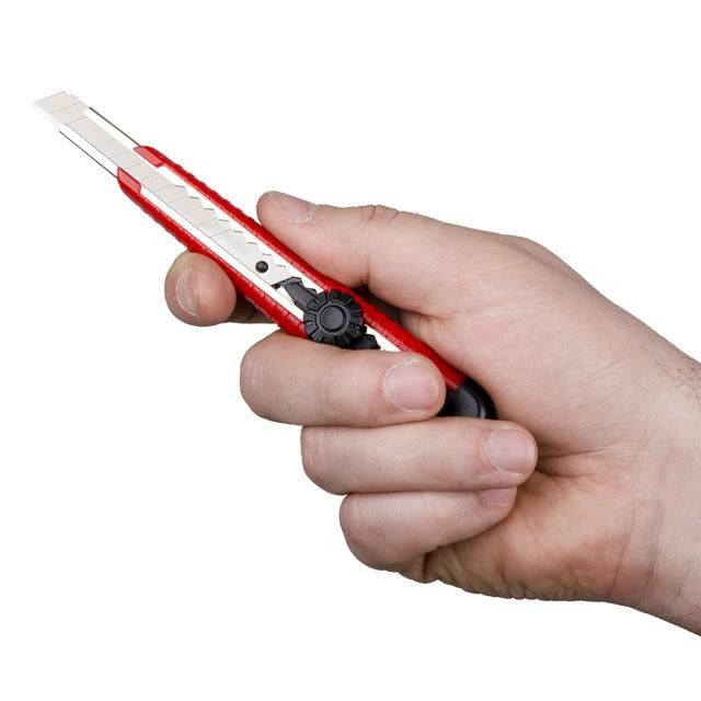 Нож сегментный 9 мм, металлическая направляющая, винтовая фиксация INTERTOOL HT-0511