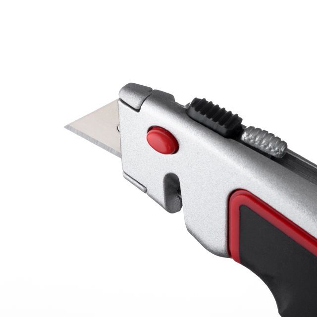 Нож трапецевидный 60*19мм, с выдвижным лезвием, металлический корпус, прорезиненная рукоятка INTERTOOL HT-0516