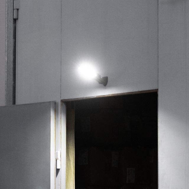 Светильник аккумуляторный настенный 6COB, уличный, солнечная панель, датчик движения, ДУ INTERTOOL LB-0115