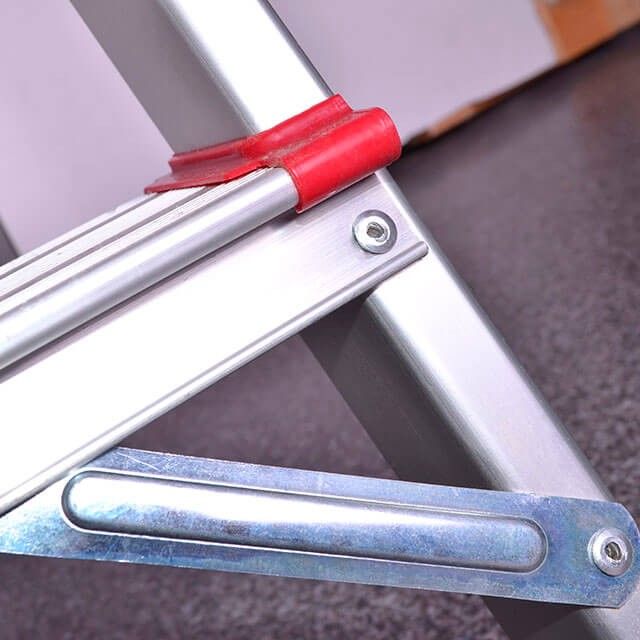 Стремянка алюминиевая 4 ступени, высота до платформы 850 мм INTERTOOL LT-1004