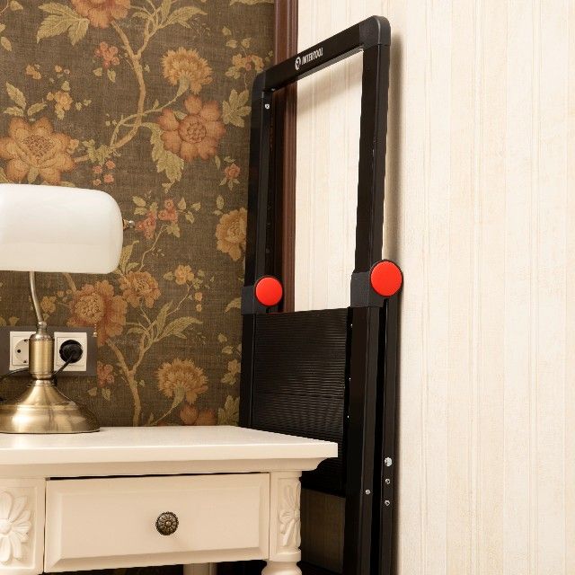 Стремянка алюминиевая "Black Slim", 2 ступени, высота верхней ступени 456 мм, 150 кг STORM INTERTOOL LT-5002