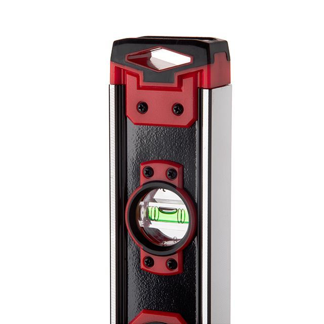 Уровень строительный усиленный 600 мм INTERTOOL MT-1506