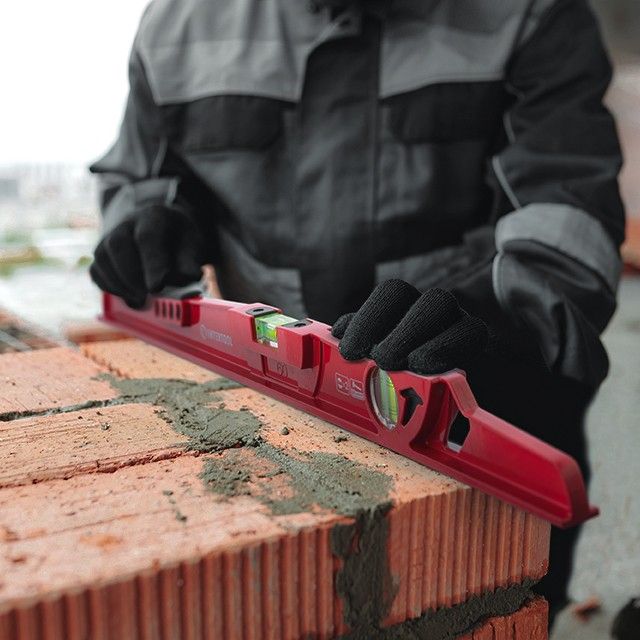 Уровень каменщика, ударный 60 см, 2 капсулы INTERTOOL MT-1560