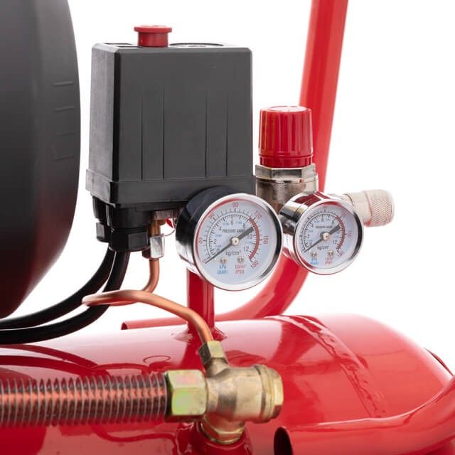 Компрессор 100 л, 3 кВт, 220 В, 10 атм, 420 л/мин, 2 цилиндра INTERTOOL PT-0008