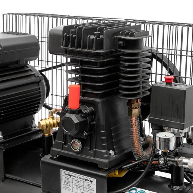 Компрессор 50 л, 1.8 кВт, 220 В, 10 атм, 250 л/мин INTERTOOL PT-0011