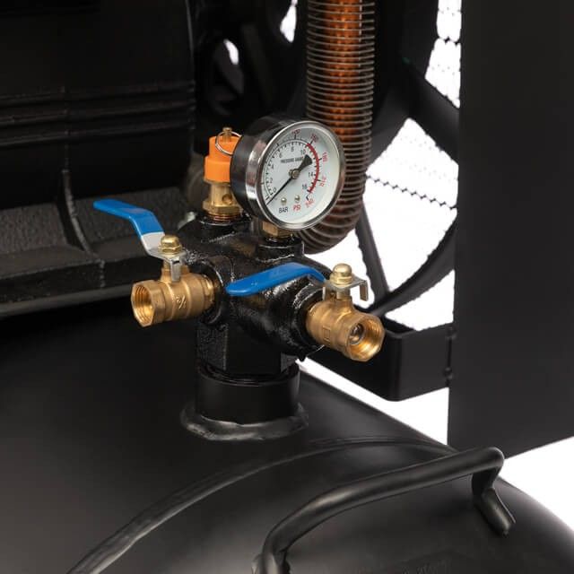 Компрессор 300 л, 11 кВт, 380 В, 10 атм, 1600 л/мин. 3 цилиндра INTERTOOL PT-0050