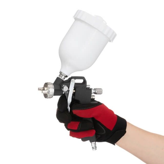 Краскопульт пневматический HP, форсунка 1,5 мм, верхний пластиковый бачок 600 мл, 3 регулировки, 5 бар INTERTOOL PT-0210